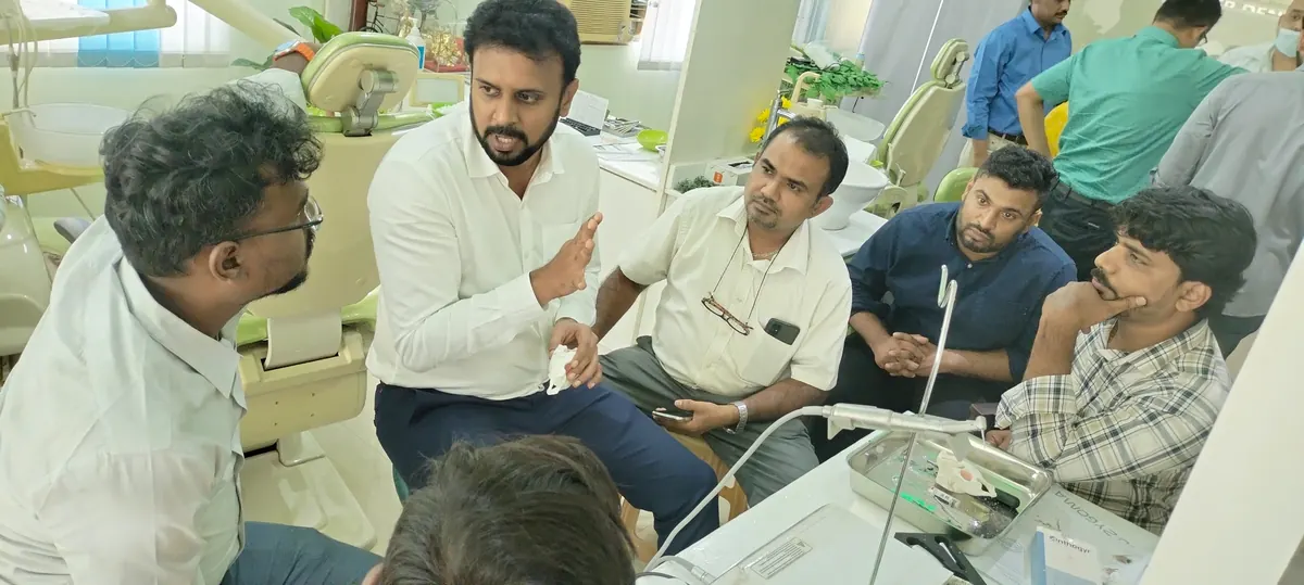 Dr. T. Balamurugan conducting hands-on Zygomatic Implant training session