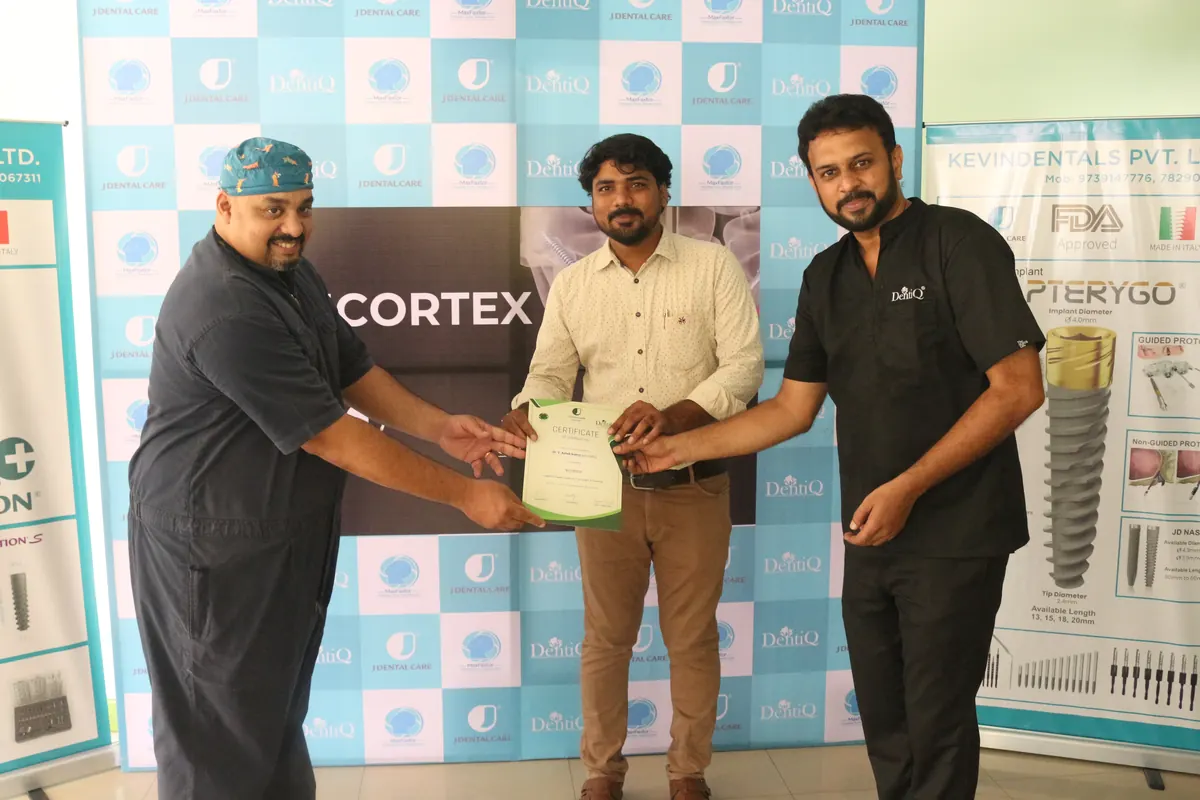 Certificate presentation at Advanced Zygomatic Implant course